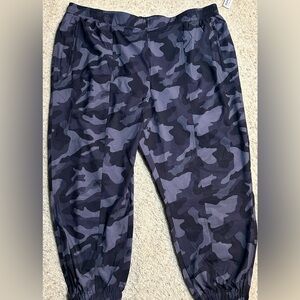 NWT Old Navy 3X Black Gray Camo Wind Joggers Zip Pockets